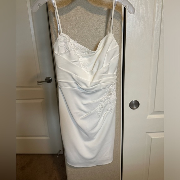 3D floral lace applique crepe mini dress in soft white, size 4 - Picture 5 of 8